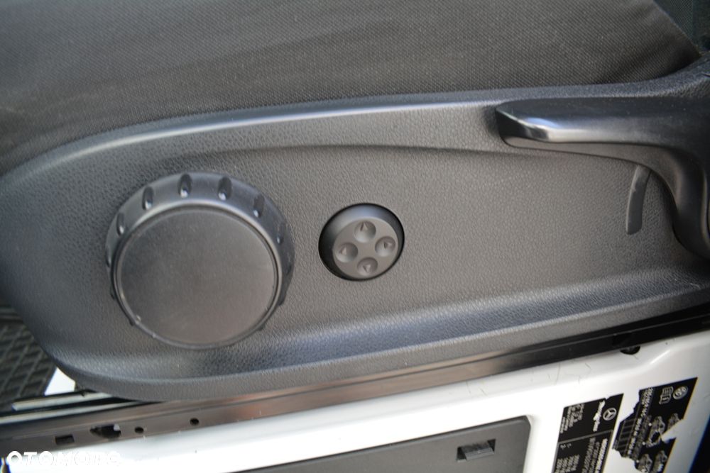 Mercedes-Benz Sprinter 907 319 CDI - 23