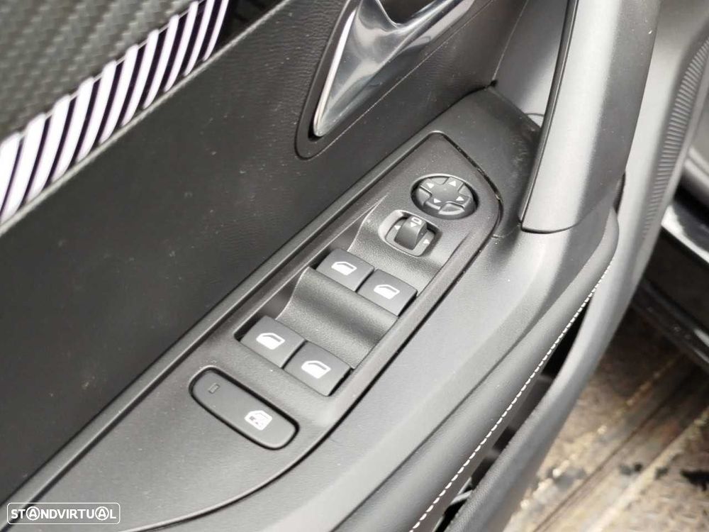 Peugeot e-2008 54 kWh Allure - 13