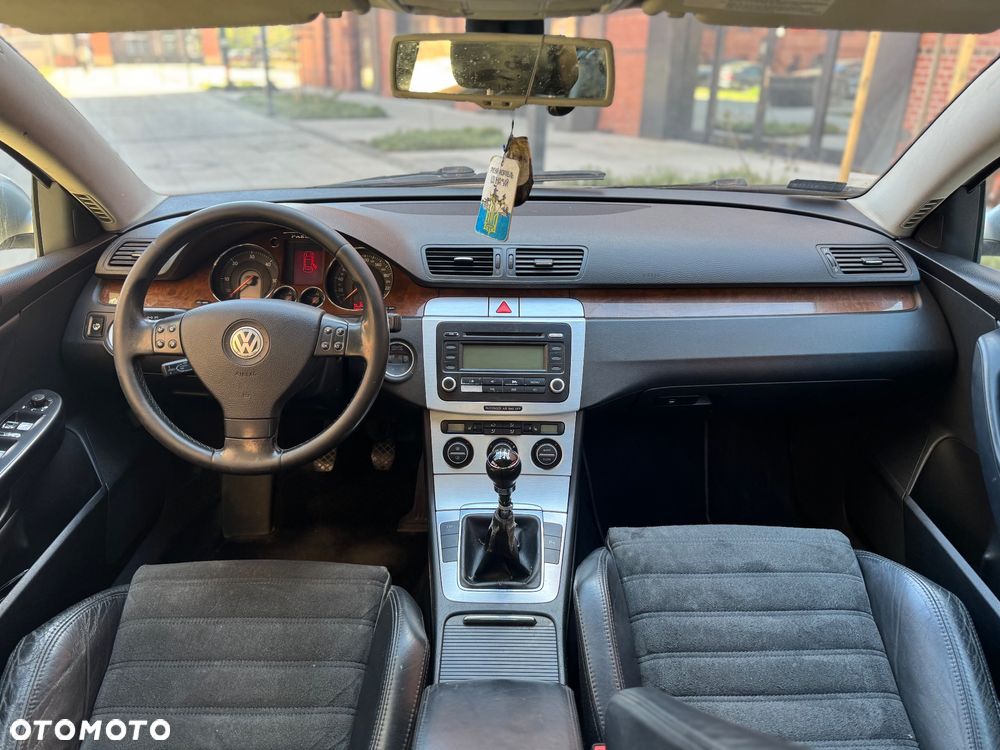 Volkswagen Passat - 13