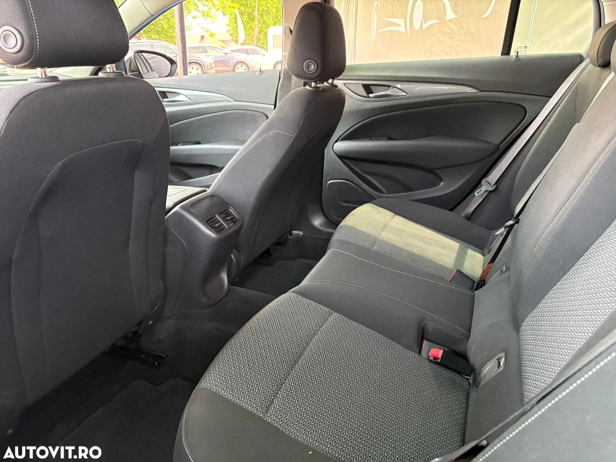 Opel Insignia - 8