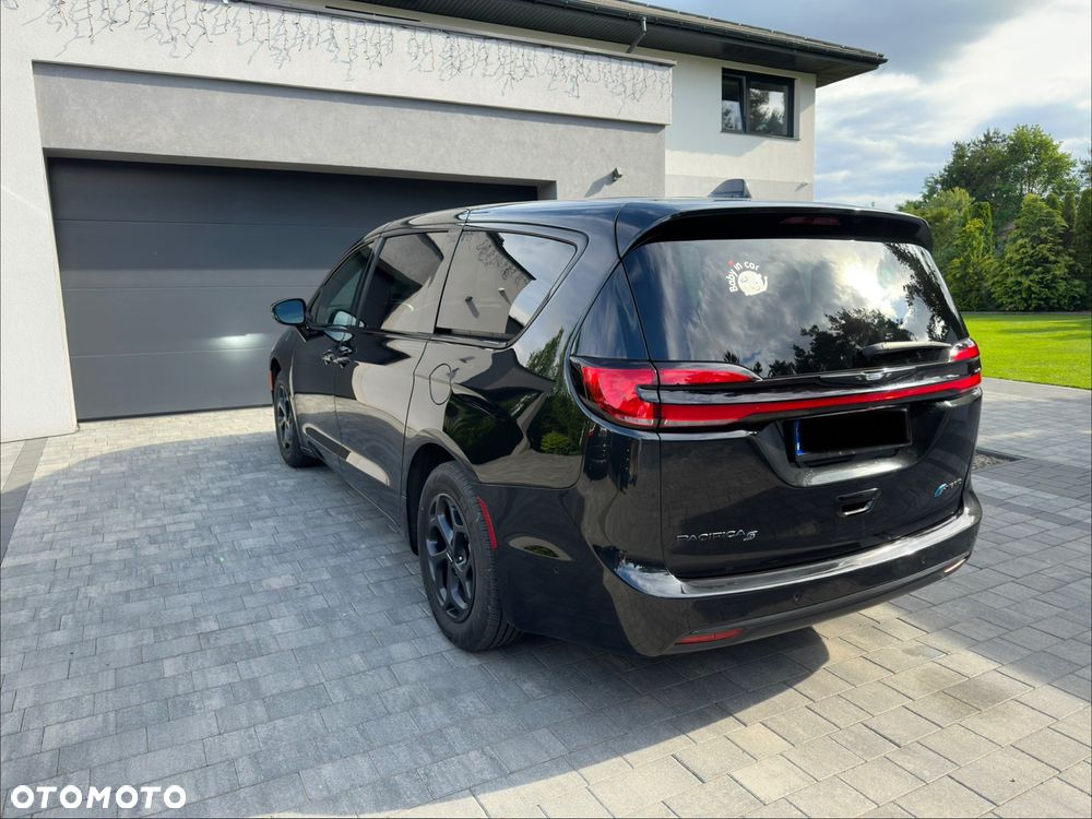 Chrysler Pacifica - 10