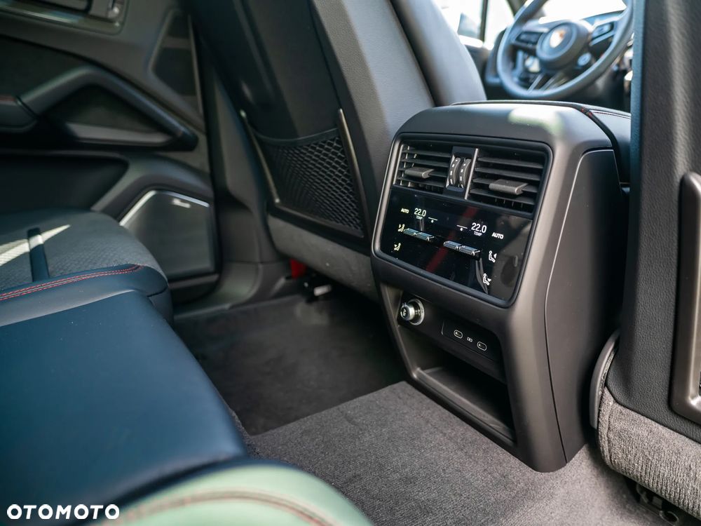 Porsche Cayenne GTS - 22