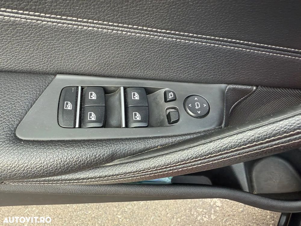 BMW Seria 5 530i xDrive Touring Aut. Luxury Line - 34