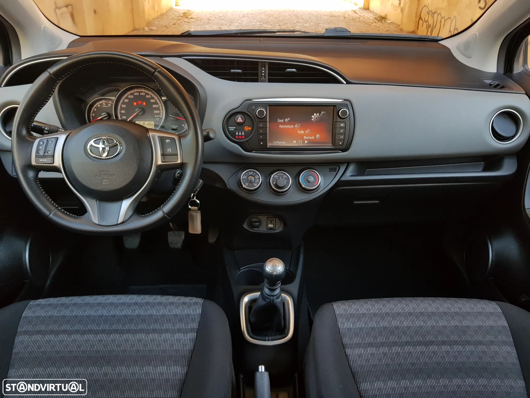 Toyota Yaris 1.4 D-4D Comfort+P.Style - 13