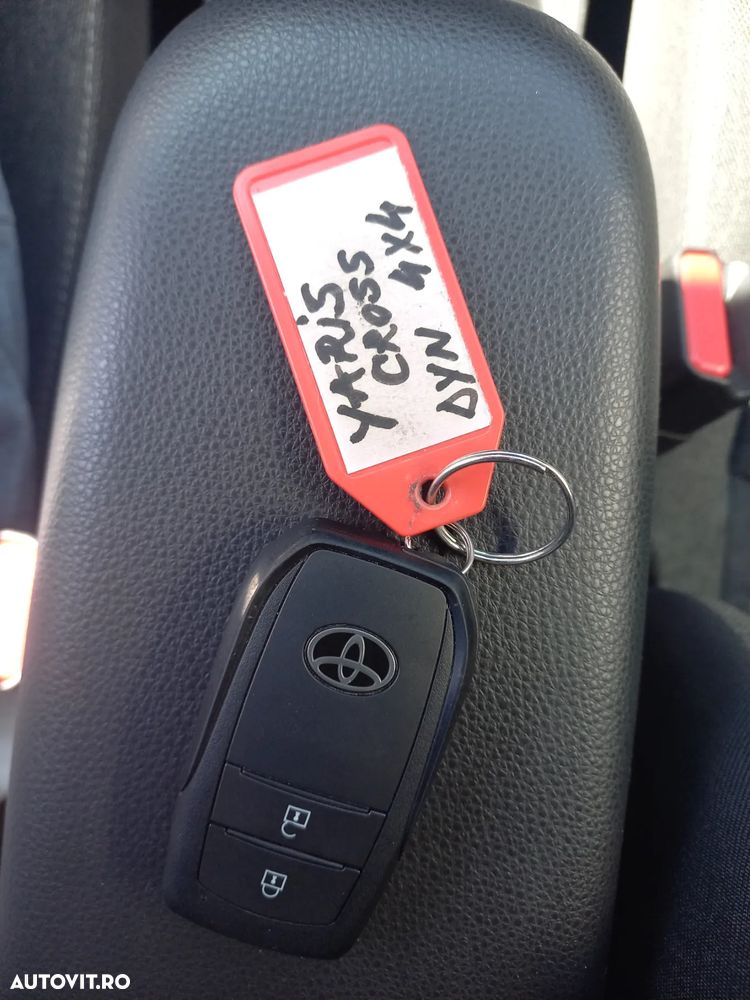 Toyota Yaris Cross 1.5 VVT-i HSD 4x4 Dynamic - 27