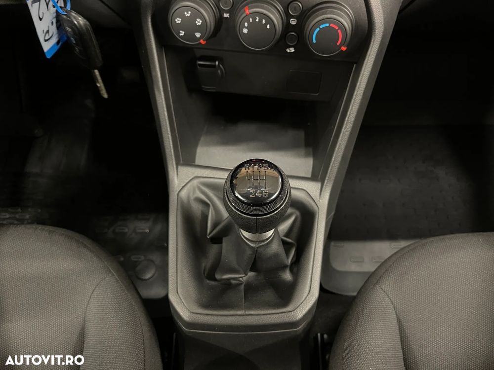 Dacia Logan TCe 90 Essential - 21