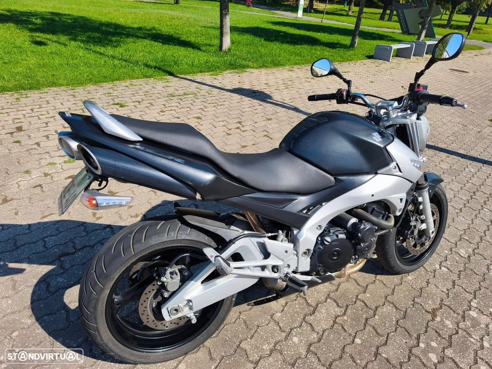 Suzuki GSR 600 - 3