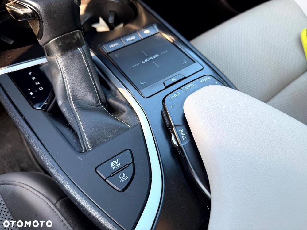 Lexus UX - 14