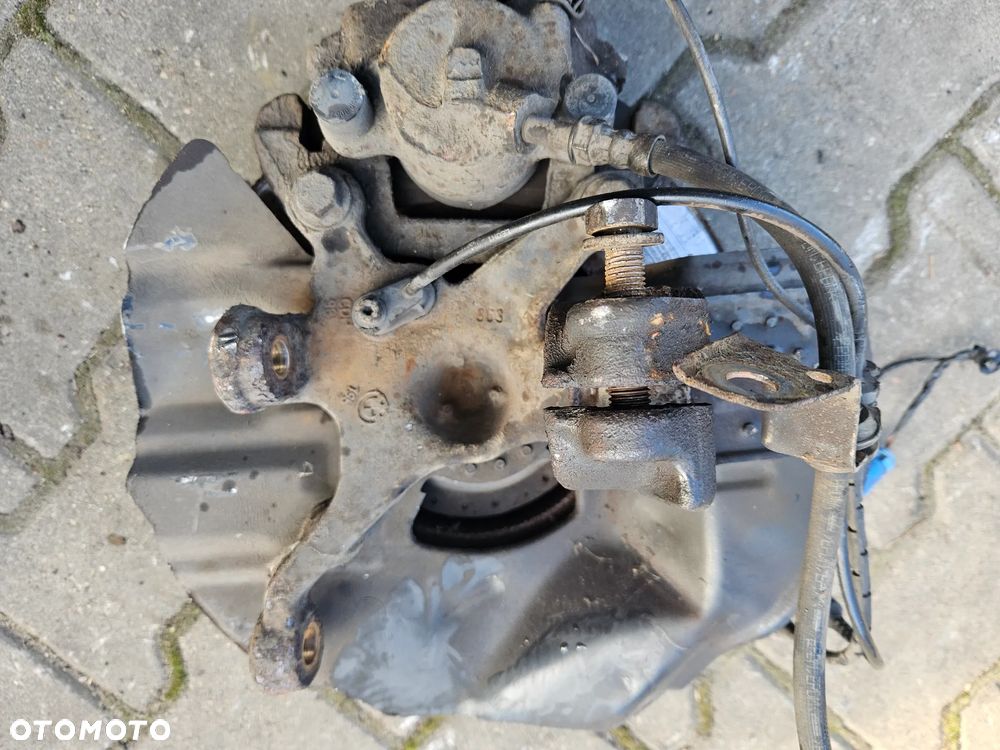 BMW E46 zwrotnica piasta przód przednia prawa - 2