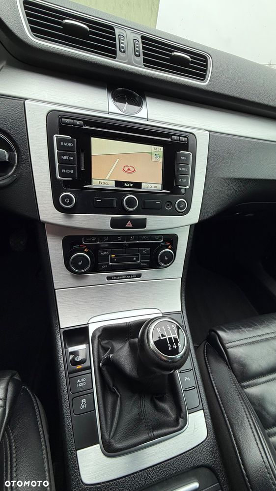 Volkswagen Passat 2.0 TDI BlueMotion Technology Exclusive - 38