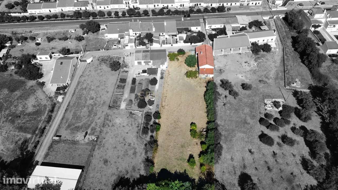 Moradia T3 com 2000 m² de Terreno, Poço, Forno Tradicional e Garagem – - Grande imagem: 2/33