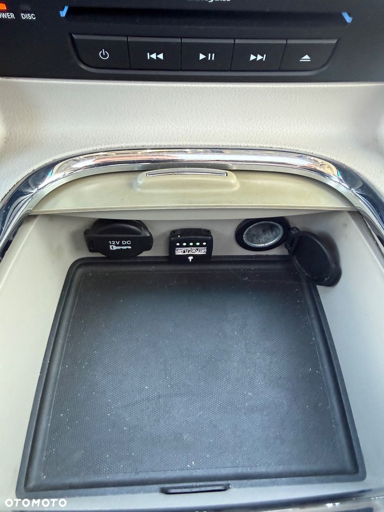 Chrysler Town & Country 3.6 Limited - 32