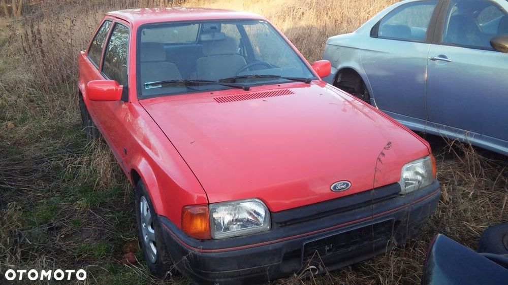 Klapa  FORD ESCORT 1.6B 88r. zderzak,drzwi,lampy... - 1