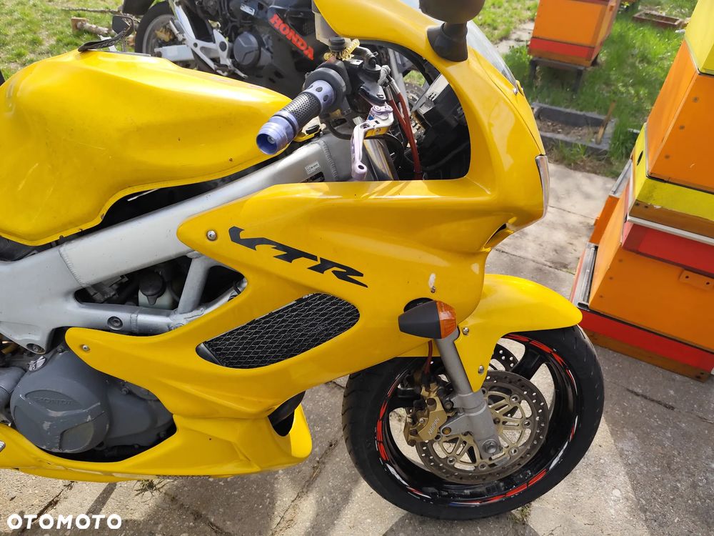 Honda VTR - 14