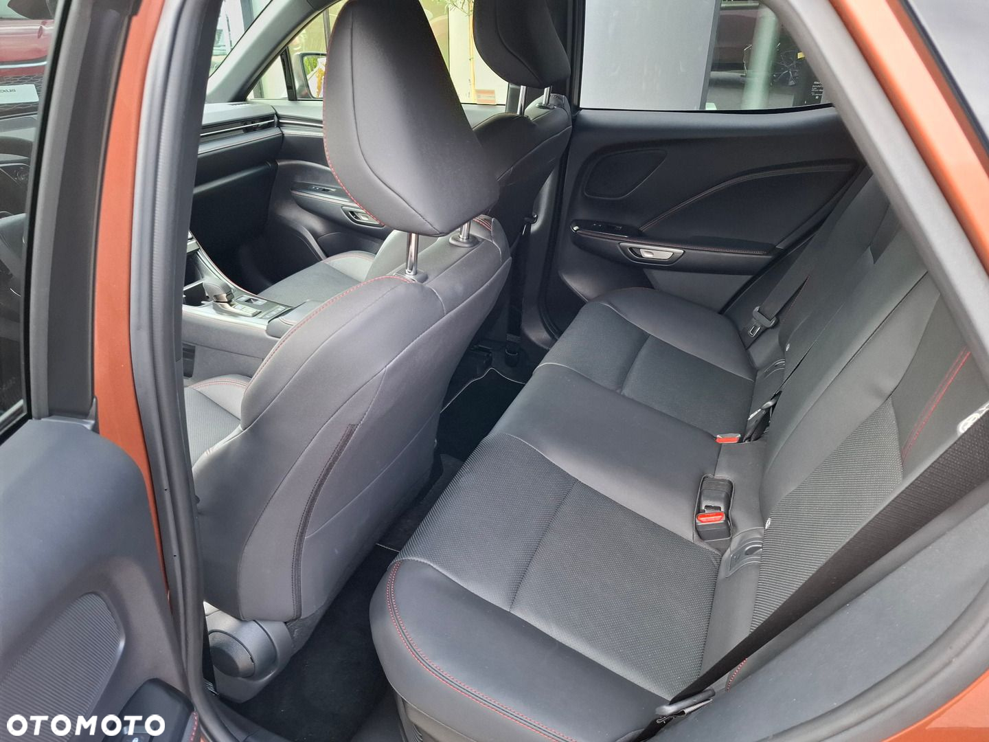 Lexus LBX 1.5 Hybrid Emotion - 15