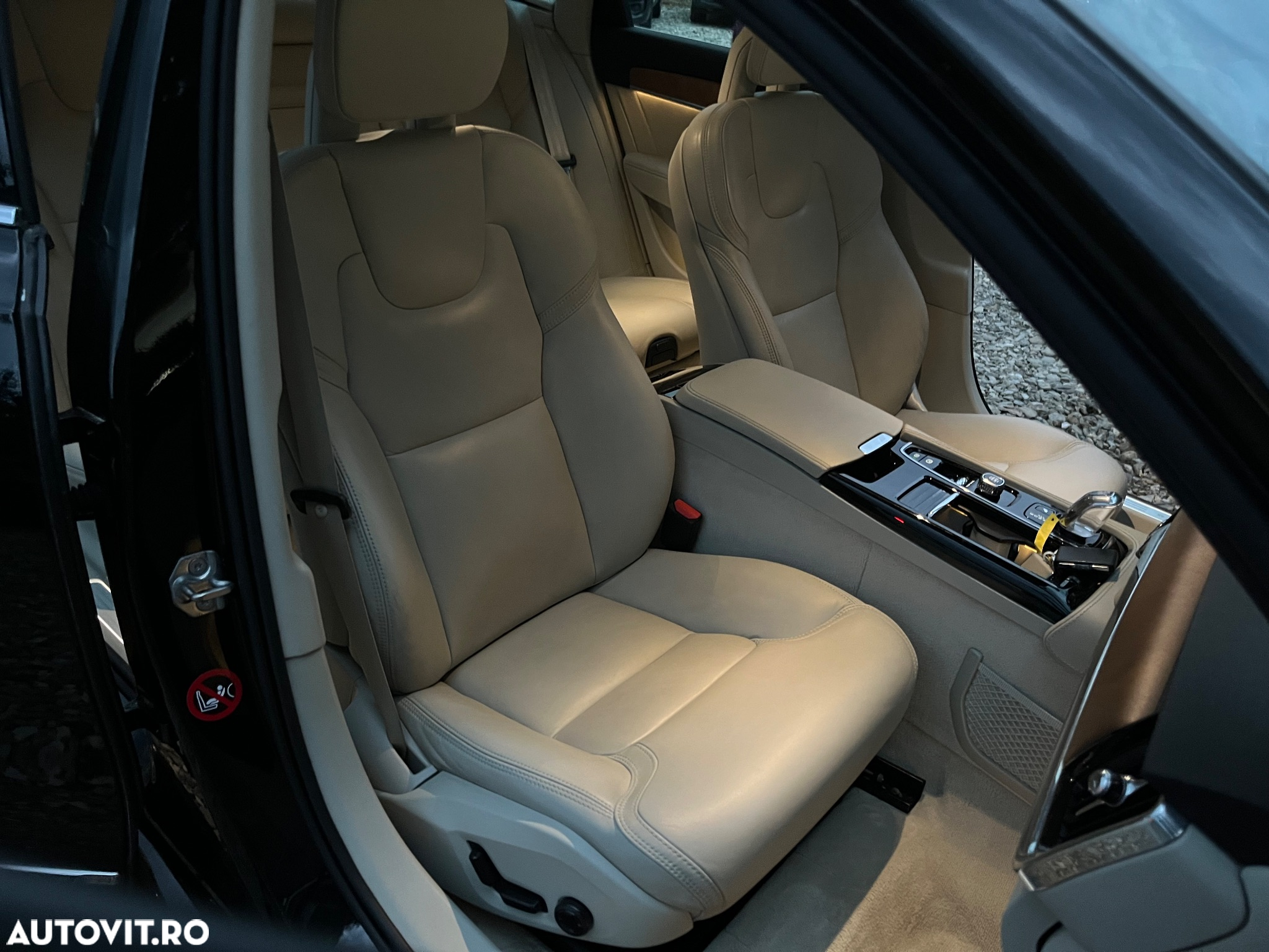 Volvo S90 T8 Twin Engine AWD Geartronic Inscription - 16