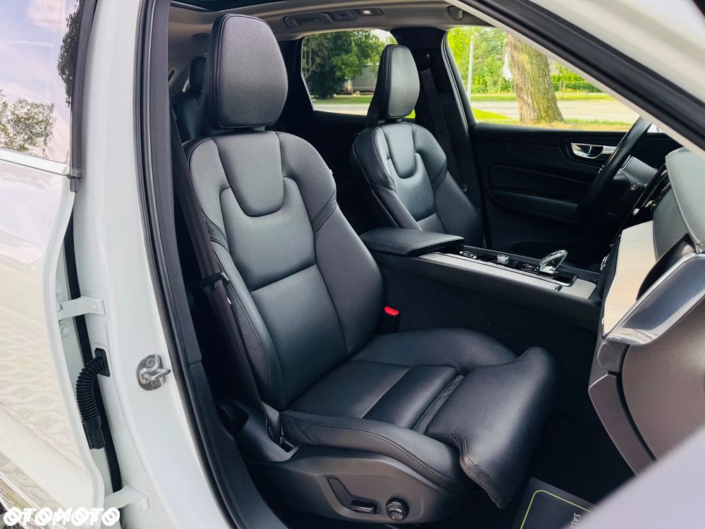 Volvo XC 60 B4 D AWD Inscription - 36
