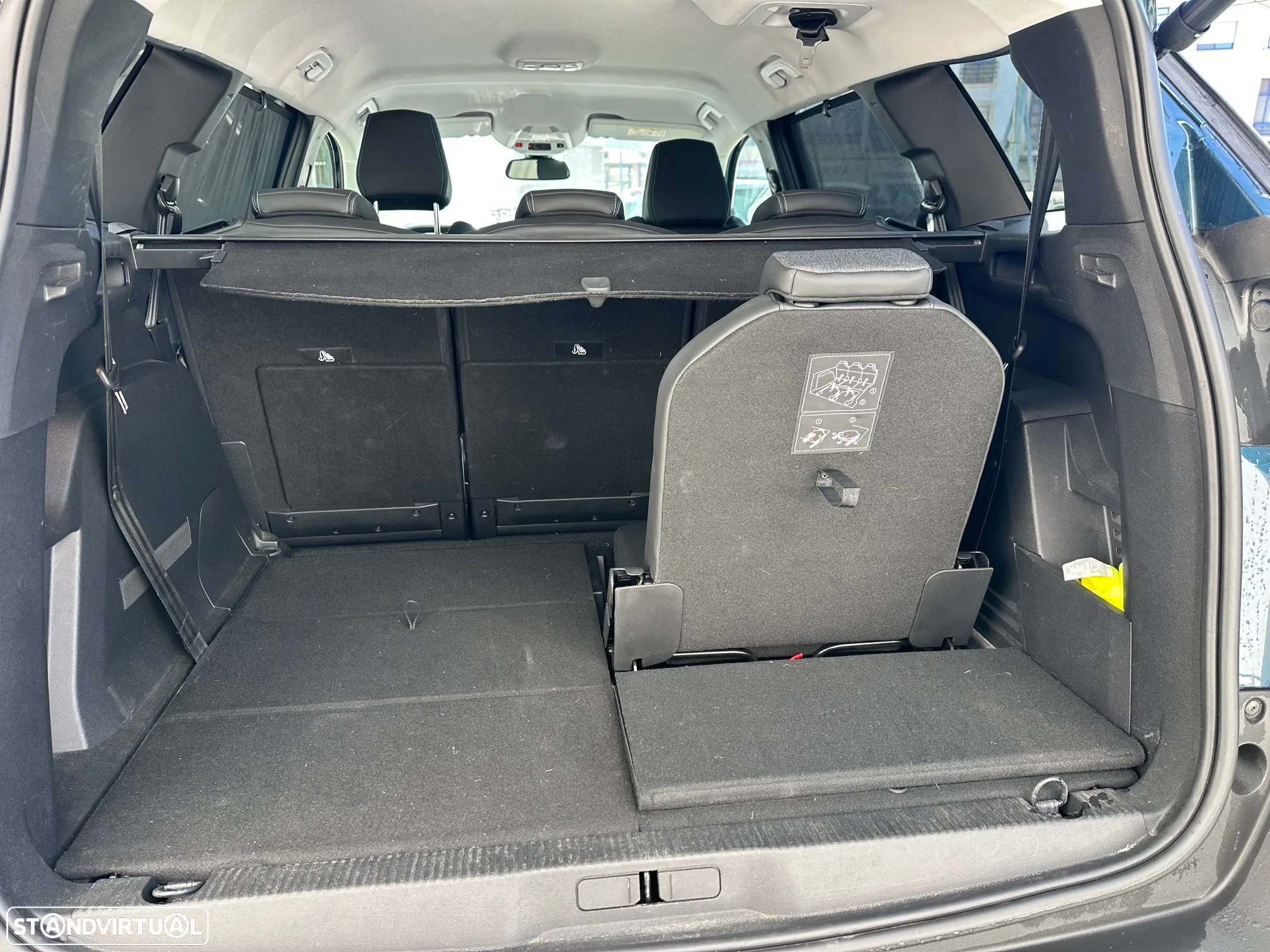 Peugeot 5008 1.5 BlueHDi Allure Pack EAT8 - 4