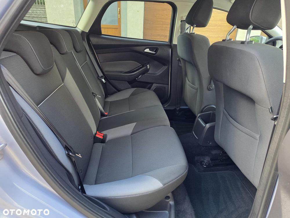 Ford Focus 1.6 Ambiente - 12