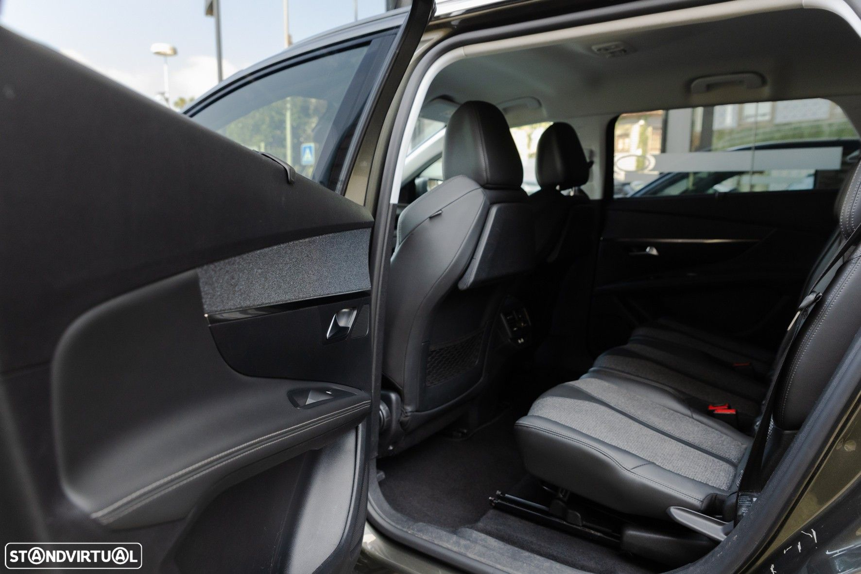 Peugeot 5008 1.2 PureTech Allure EAT8 - 14