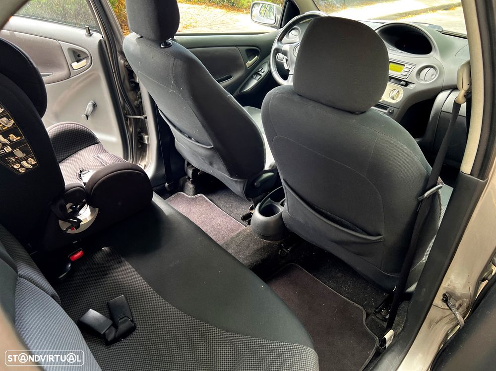 Toyota Yaris 1.0 SE MMT - 11