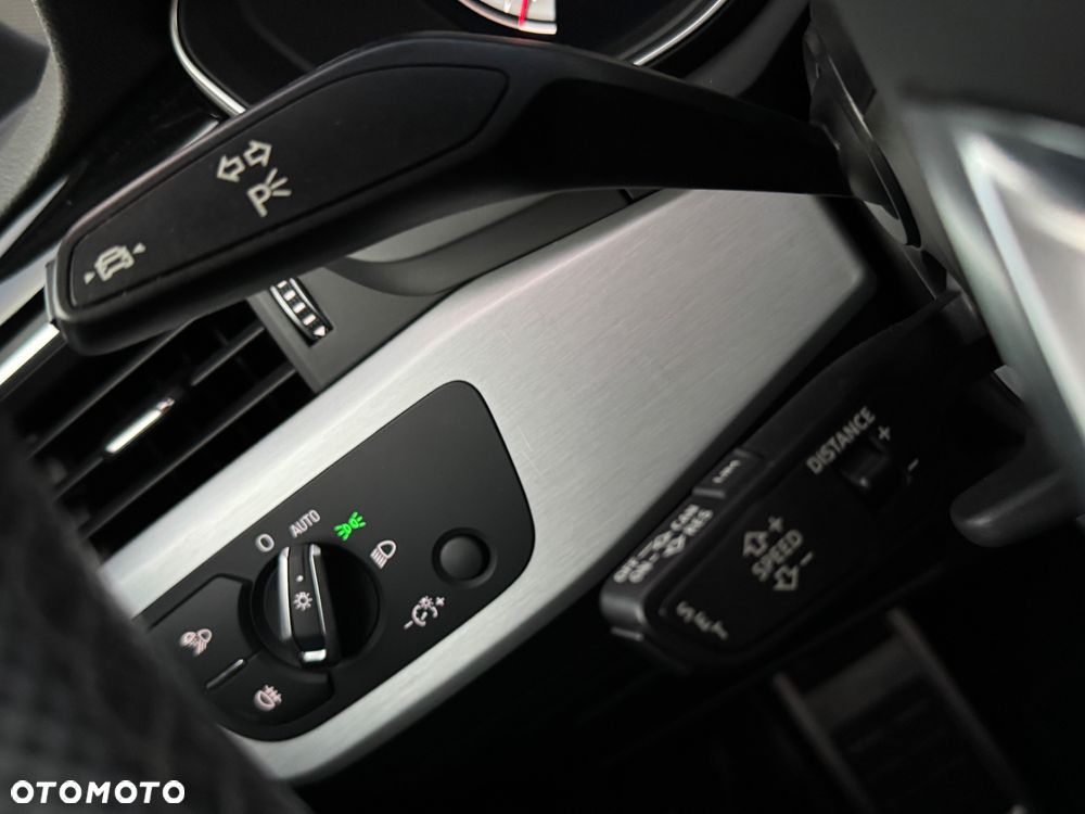 Audi A4 Avant 40 TDI quattro S tronic S line - 36