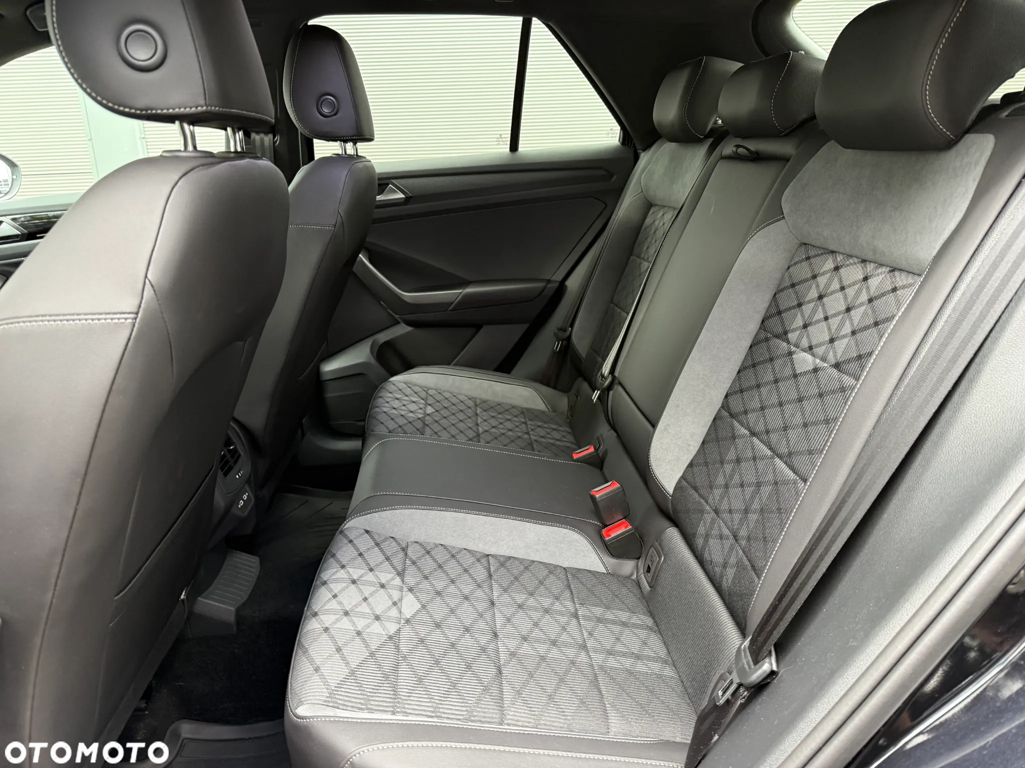 Volkswagen T-Roc 1.5 TSI R-Line Plus DSG - 12