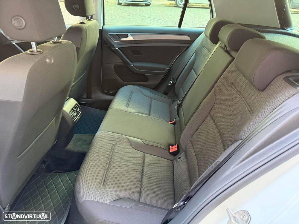 VW e-Golf - 23