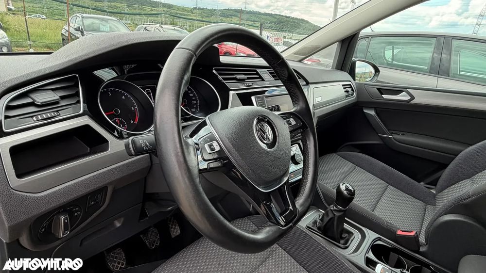 Volkswagen Touran 2.0 TDI Highline - 9