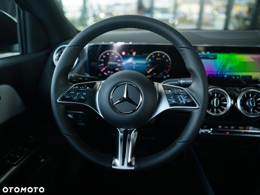 Mercedes-Benz GLA - 12