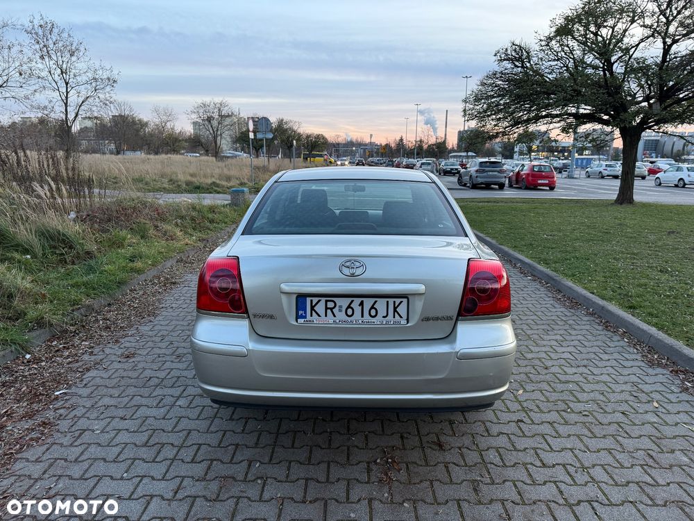 Toyota Avensis 1.8 VVT-i Luna - 4