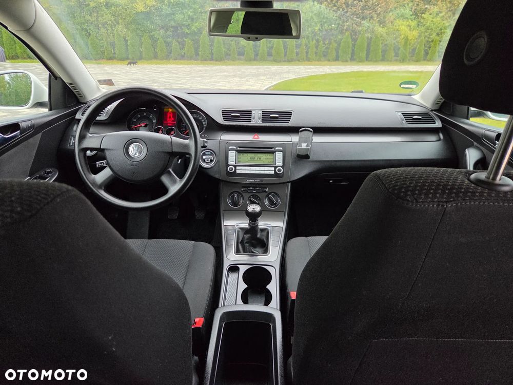 Volkswagen Passat 1.6 Exclusive - 21