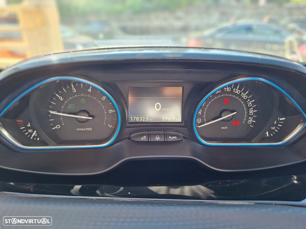 Peugeot 2008 1.2 PureTech Crossway - 33