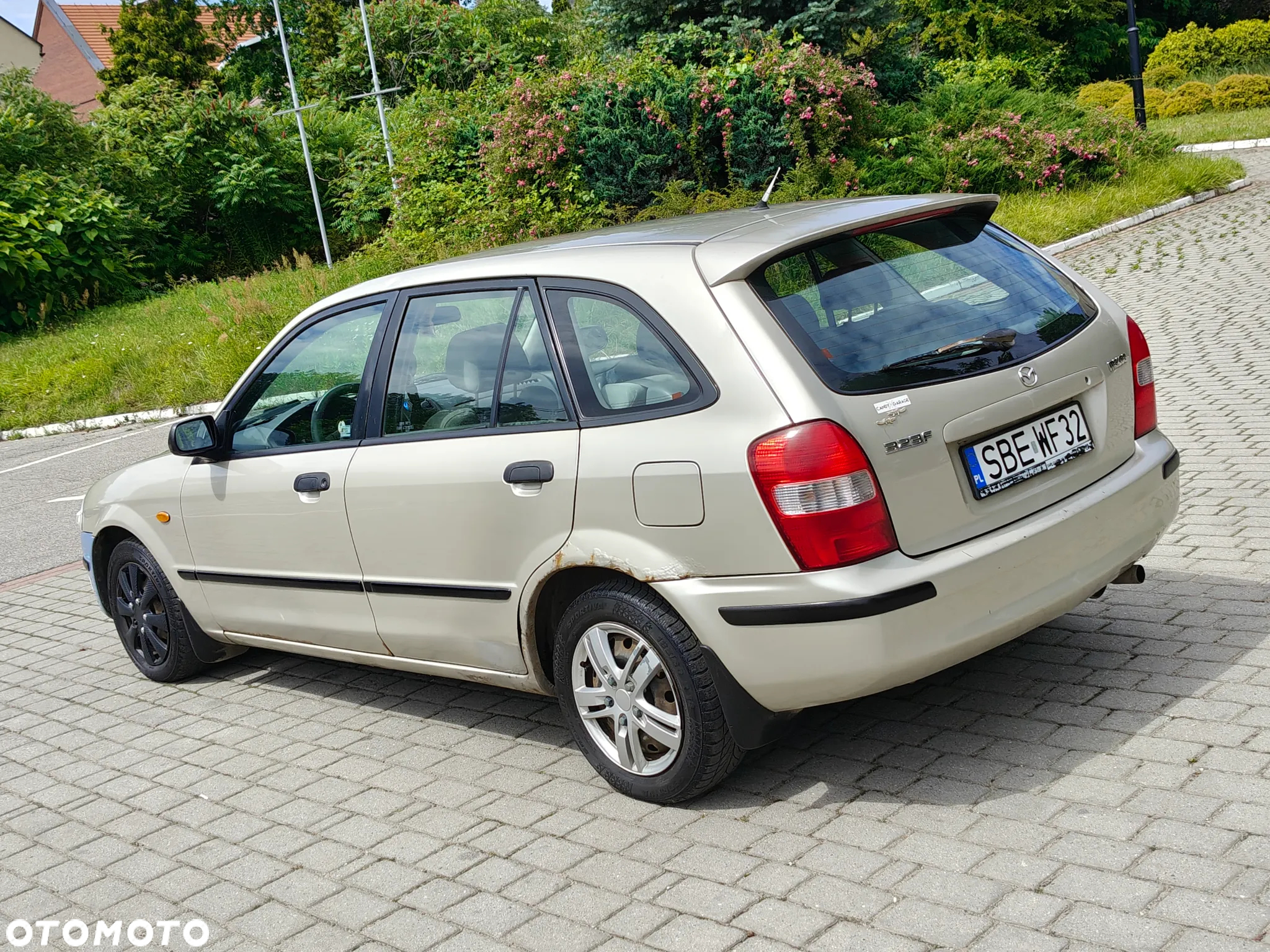 Mazda 323F 1.5 Exclusive - 14