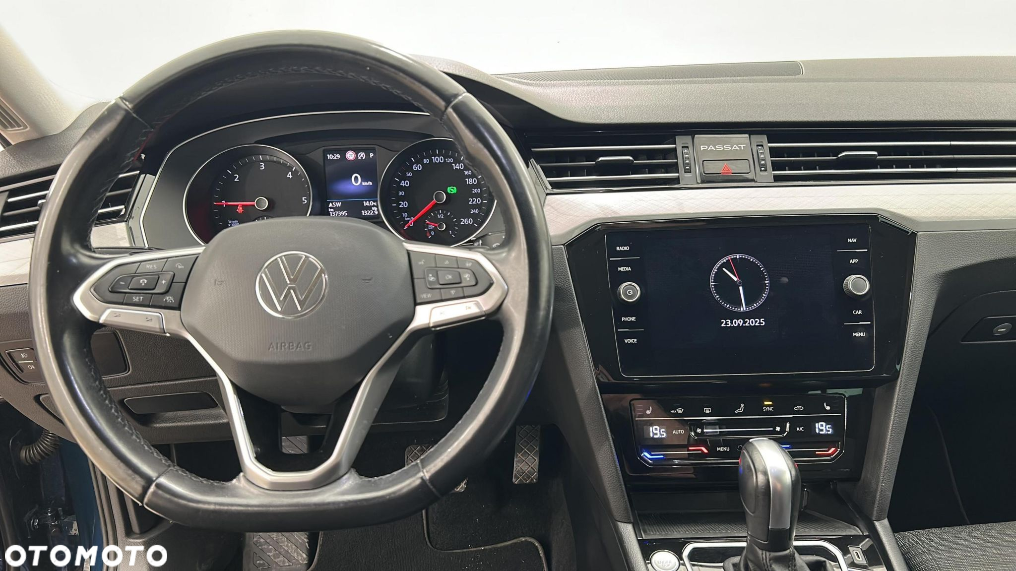 Volkswagen Passat - 15