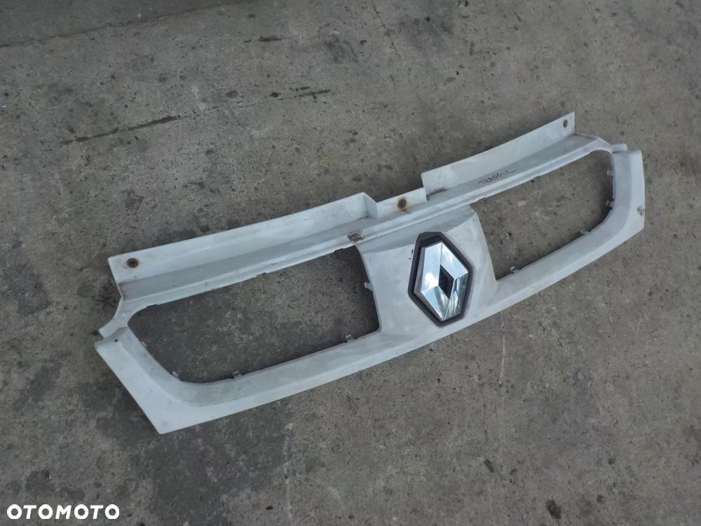 RENAULT TRAFIC II GRIL ATRAPA ZDERZAKA - 2