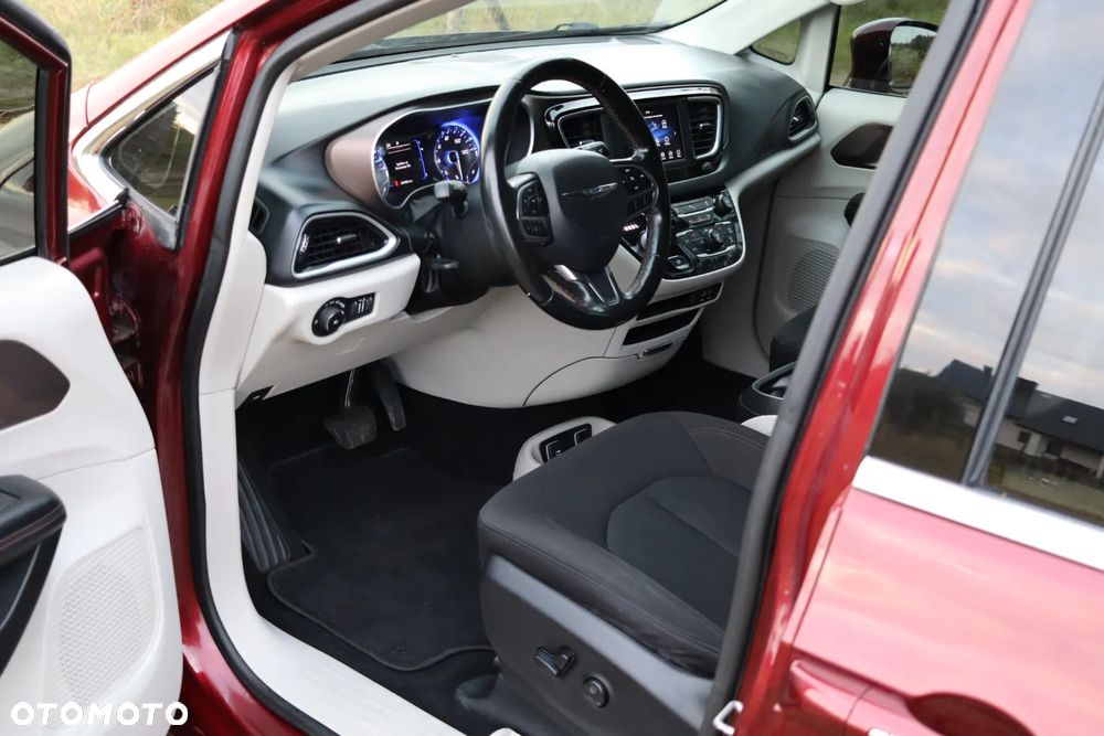 Chrysler Pacifica - 27