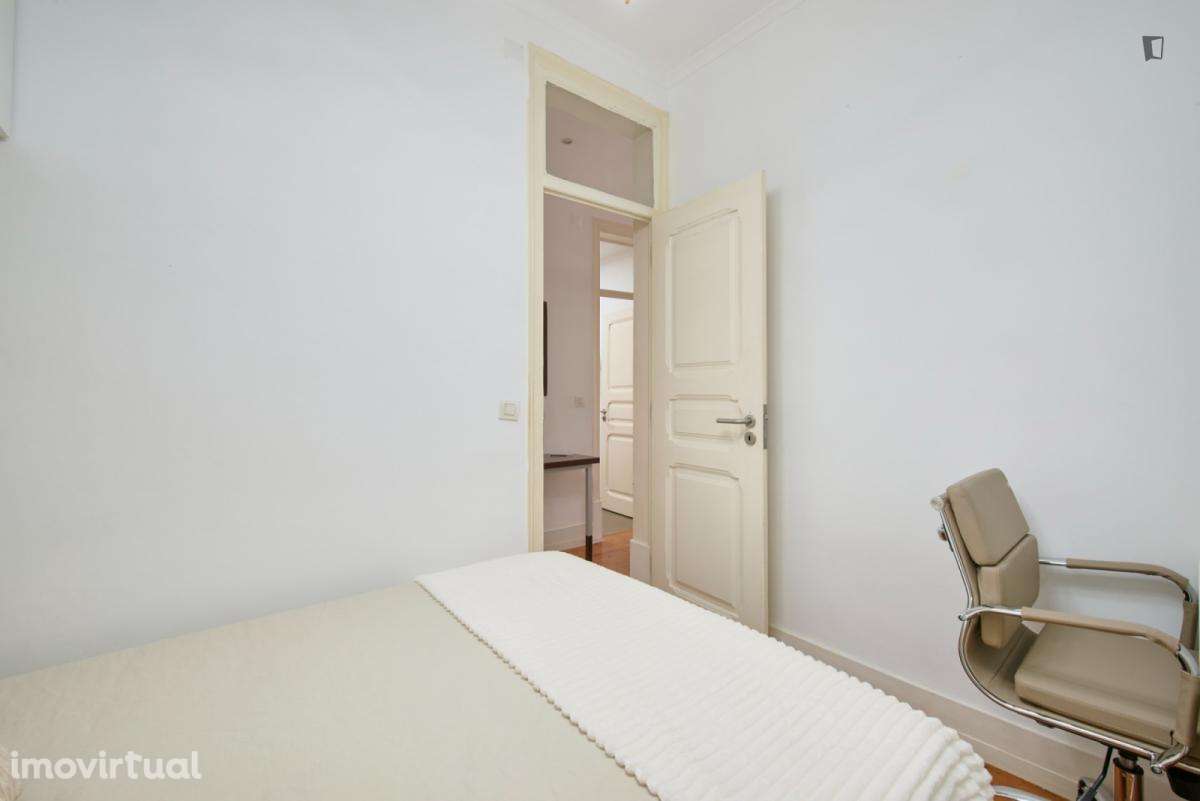 Quarto - localizado em São Sebastião Lisbon - Grande imagem: 5/32