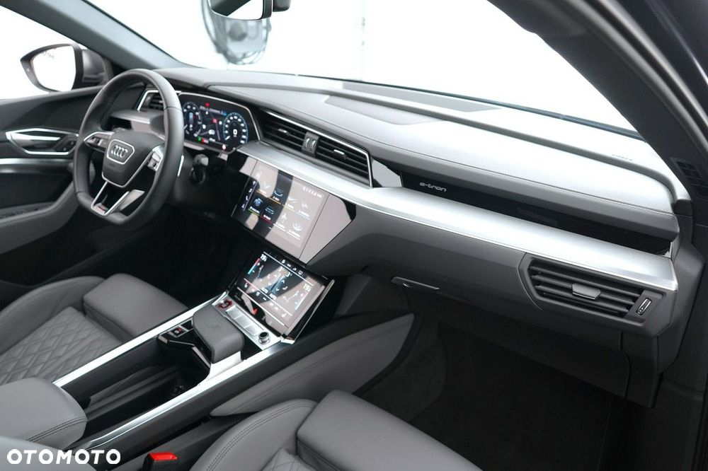 Audi Q8 Sportback e-tron - 24