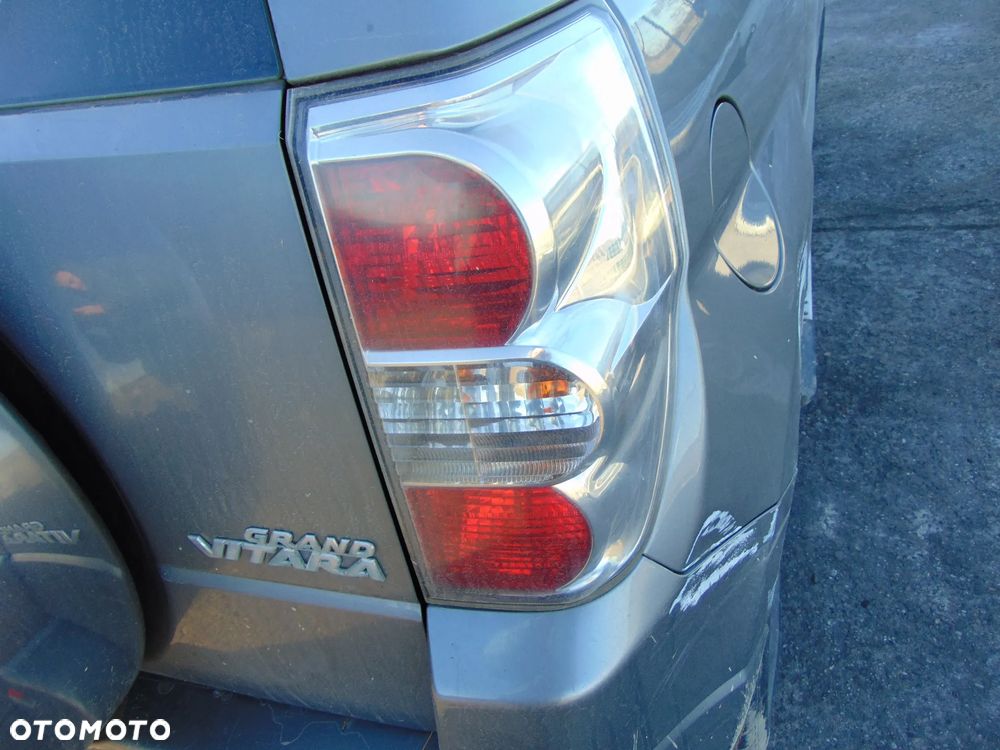 lampa prawa tył tylnia 3d Suzuki Grand Vitara II europa - 2