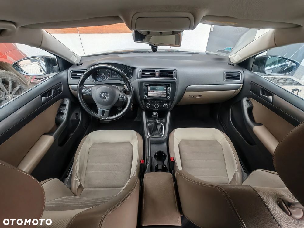 Volkswagen Jetta 1.6 TDI Highline - 12