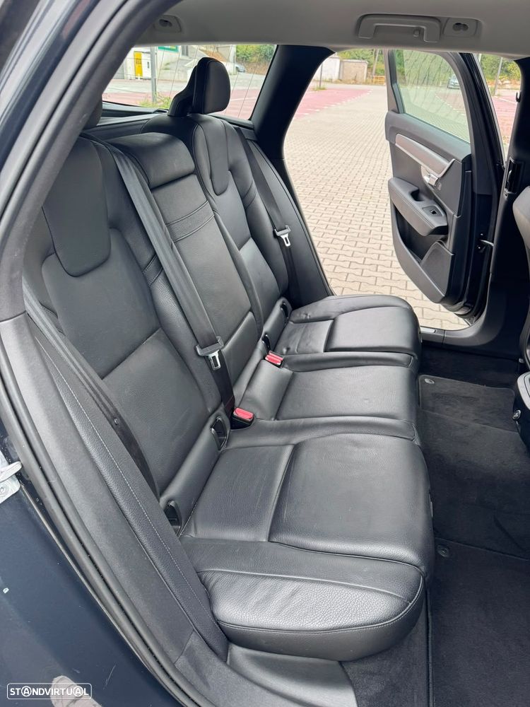 Volvo V90 2.0 D4 Momentum Geartronic - 32