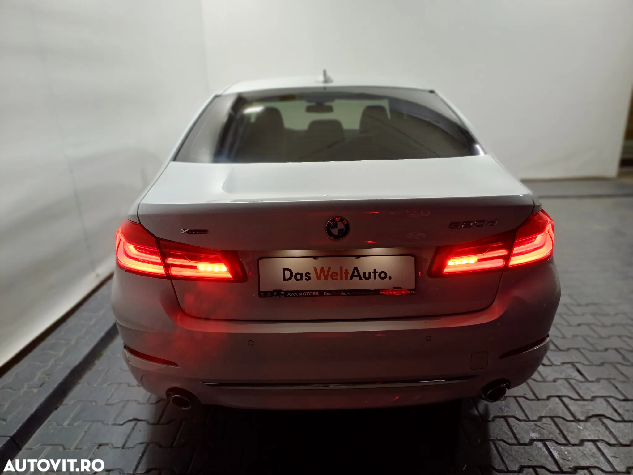 BMW Seria 5 520d xDrive AT - 34