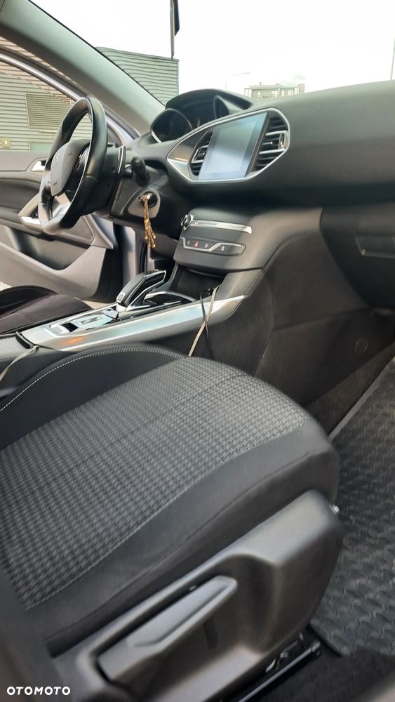 Peugeot 308 1.2 PureTech GPF Active S&S EAT8 - 26