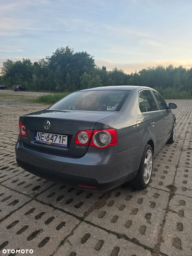 Volkswagen Jetta 2.0 TDI Comfortline - 3