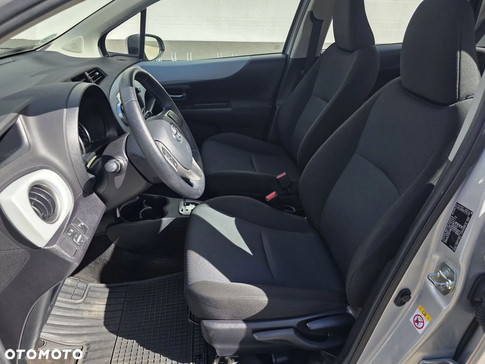 Toyota Yaris Hybrid 100 Premium - 9