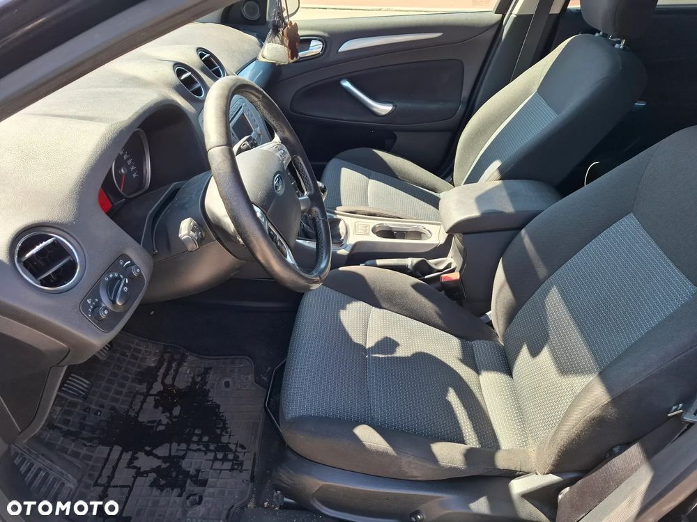 Ford Mondeo - 12