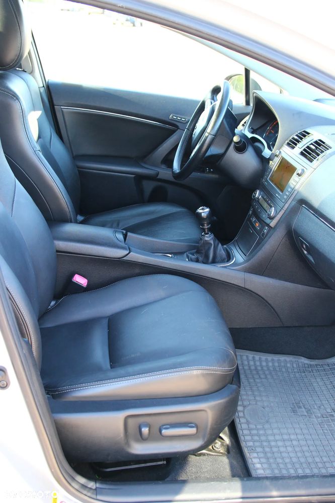 Toyota Avensis 2.0 Prestige NAVI - 31