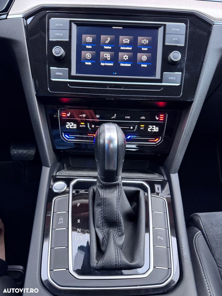 Volkswagen Passat 2.0 TDI DSG Highline - 23