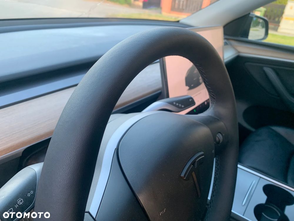 Tesla Model Y Long Range Dual Motor AWD - 22